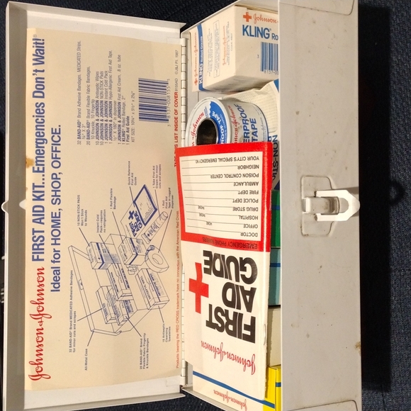 Vintage Limited FIRST AID KIT - Picture 2 of 4